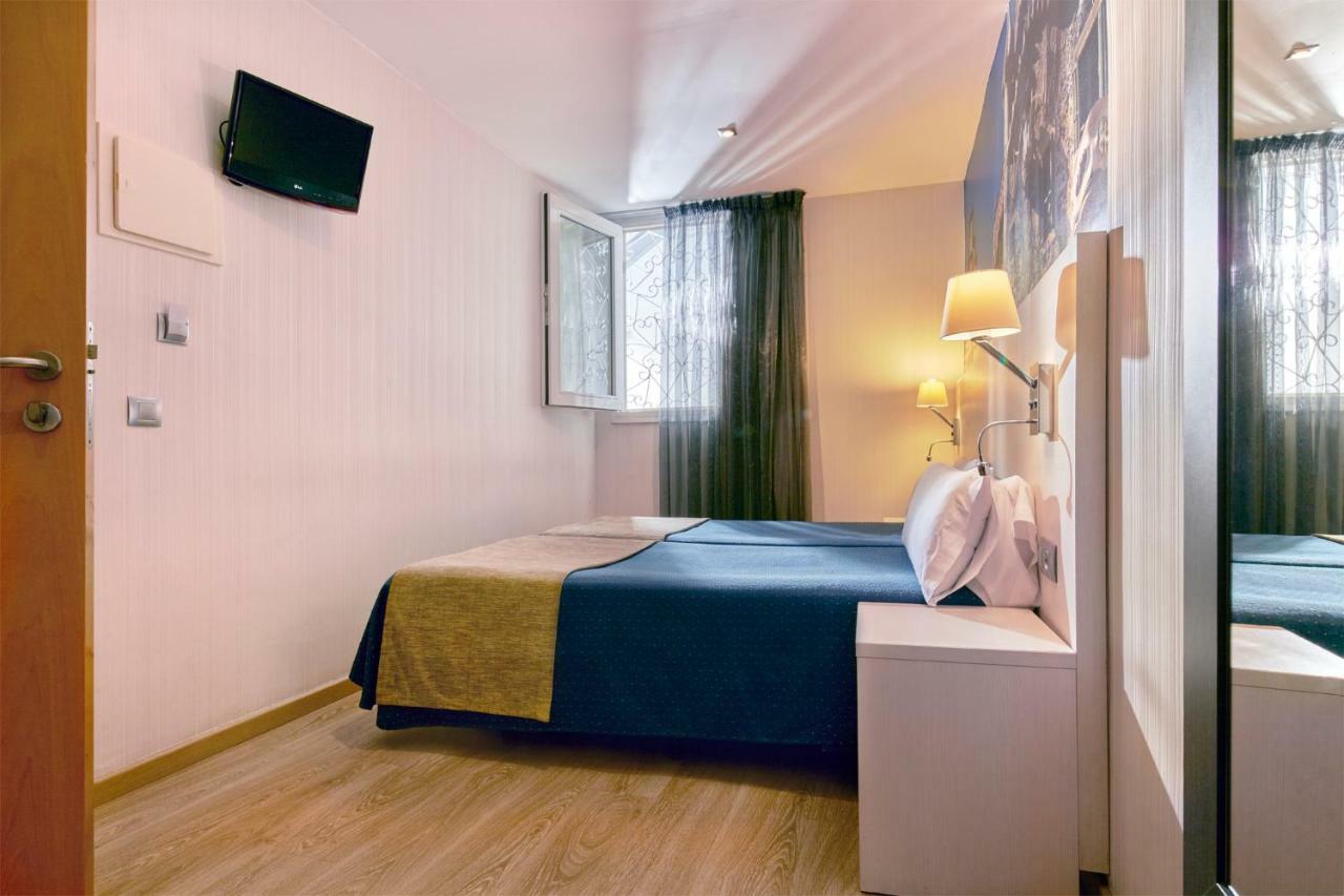 Hotel Transit Barcelona Ngoại thất bức ảnh